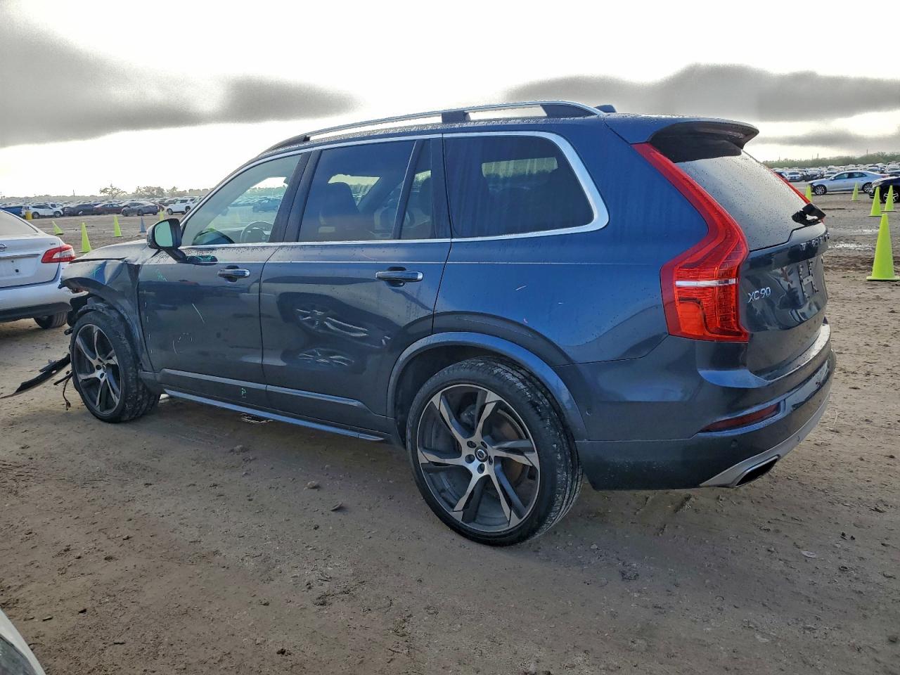 2018 VOLVO XC90 T6 photo 2