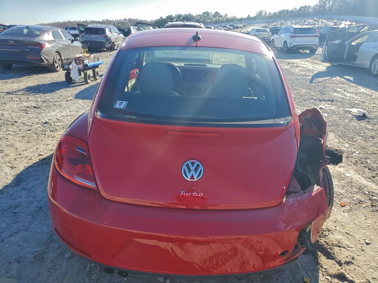 2016 VOLKSWAGEN BEETLE SE photo 11
