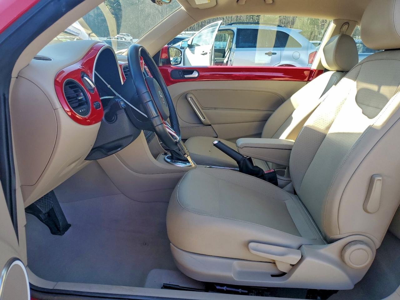 2016 VOLKSWAGEN BEETLE SE photo 13