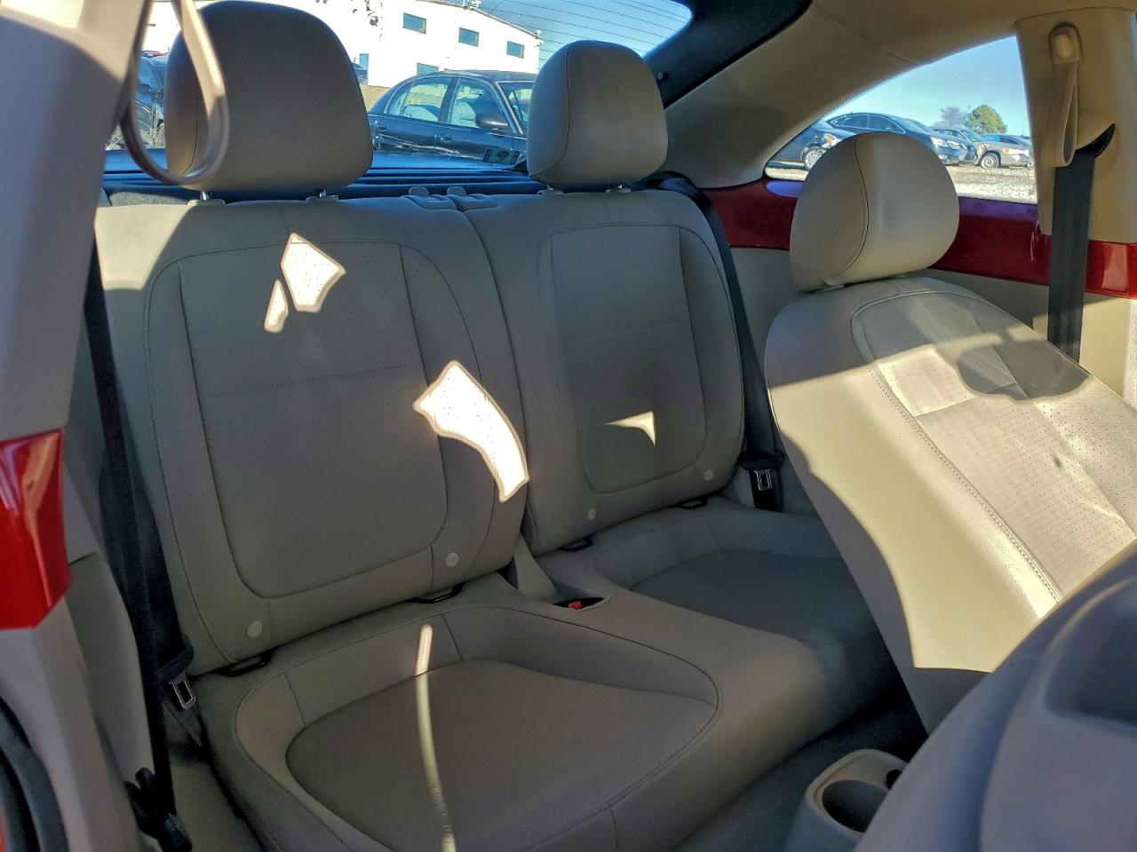 2016 VOLKSWAGEN BEETLE SE photo 19