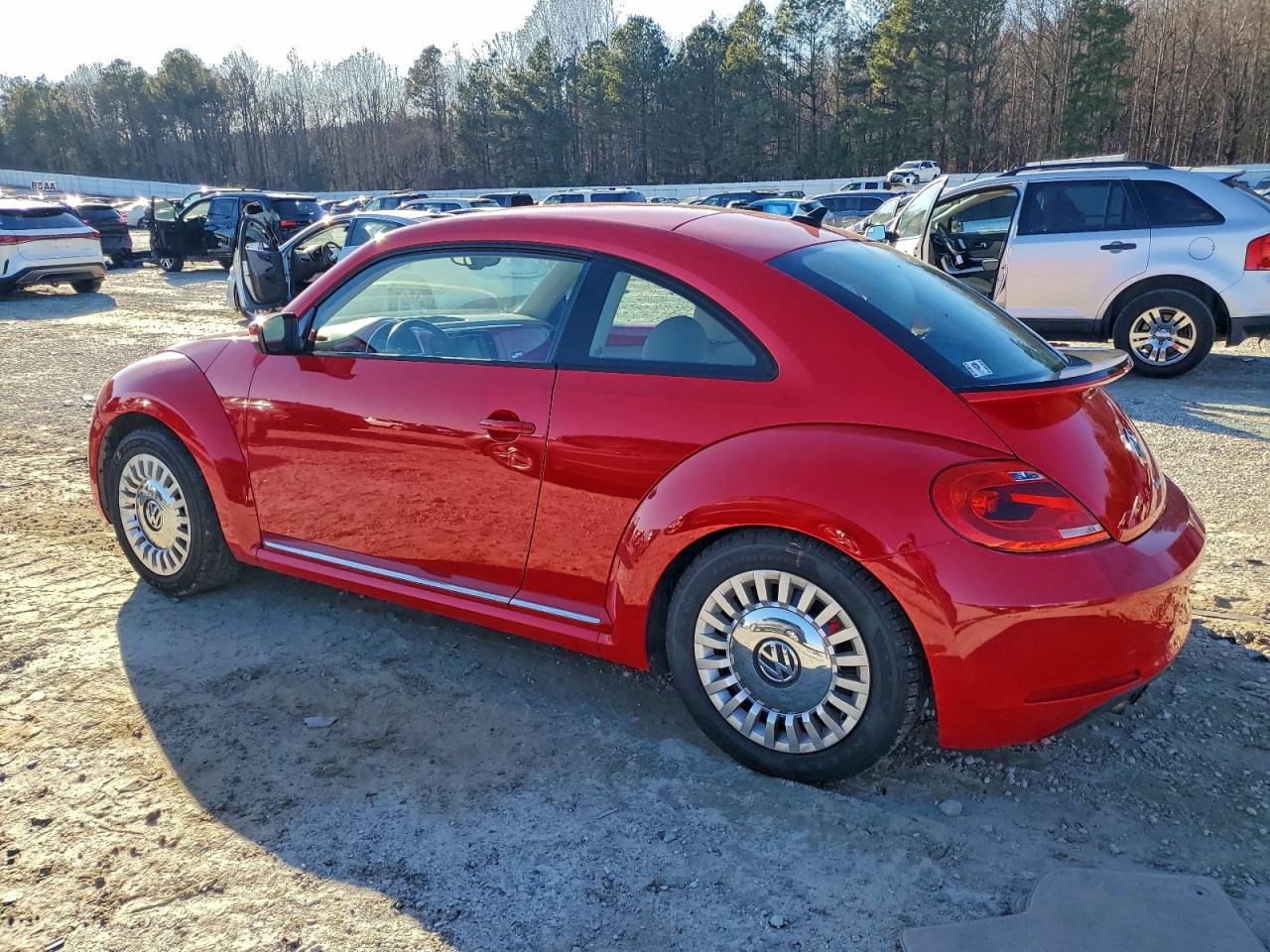 2016 VOLKSWAGEN BEETLE SE photo 3