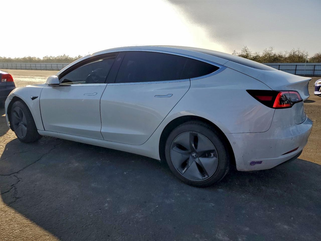 2018 TESLA MODEL 3 photo 3