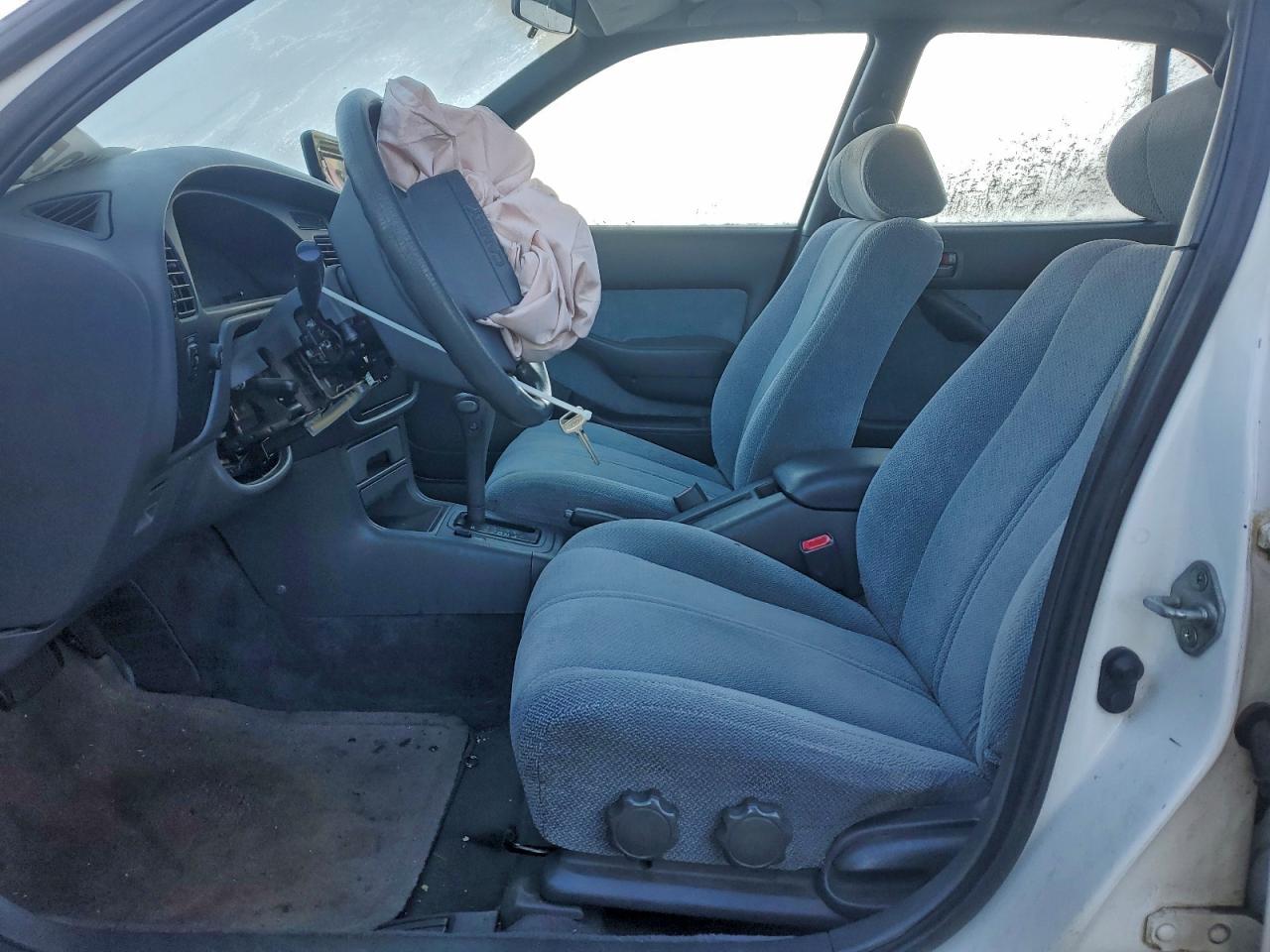 1994 TOYOTA CAMRY LE photo 19