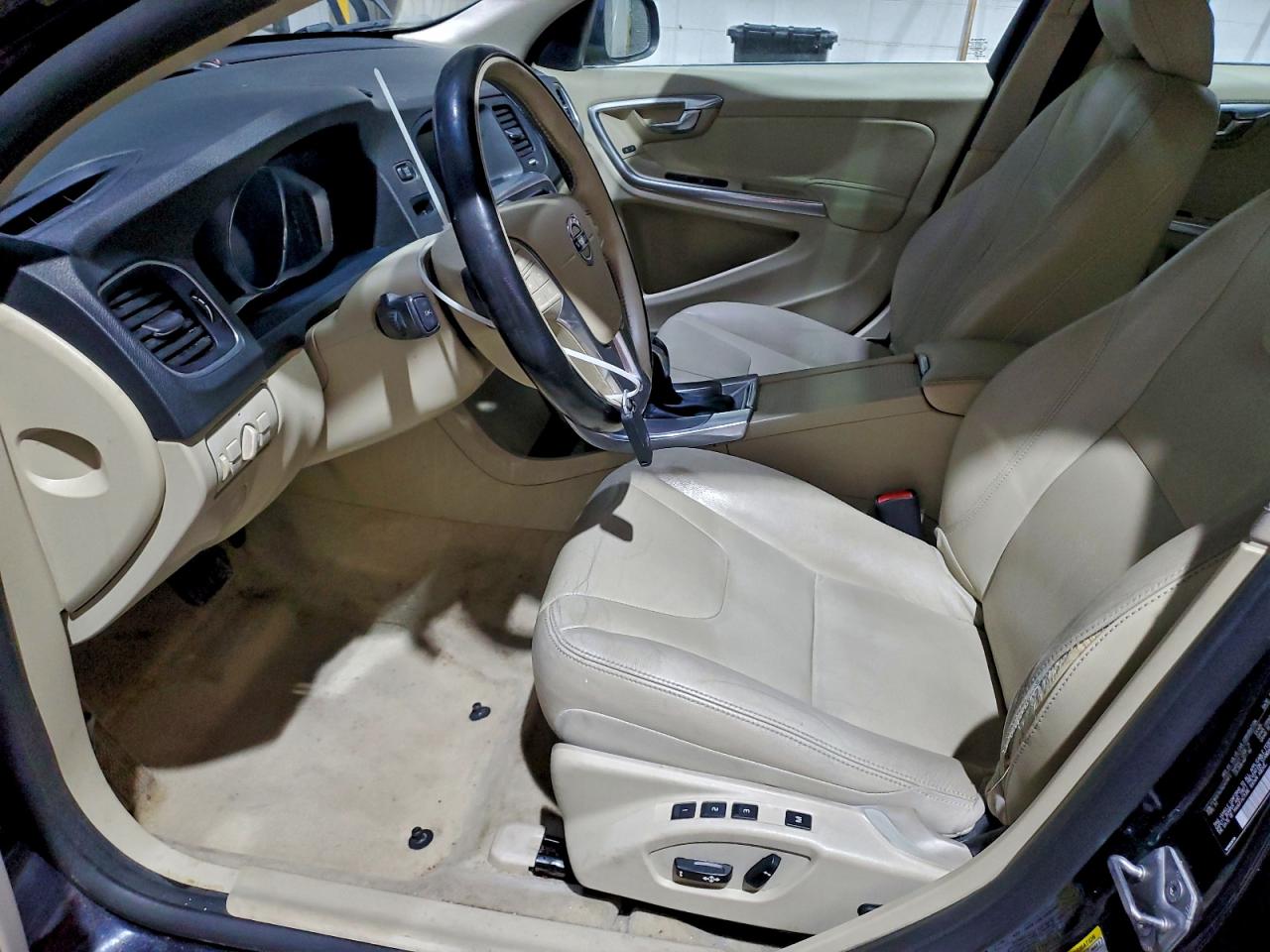 2016 VOLVO S60 PREMIER photo 7