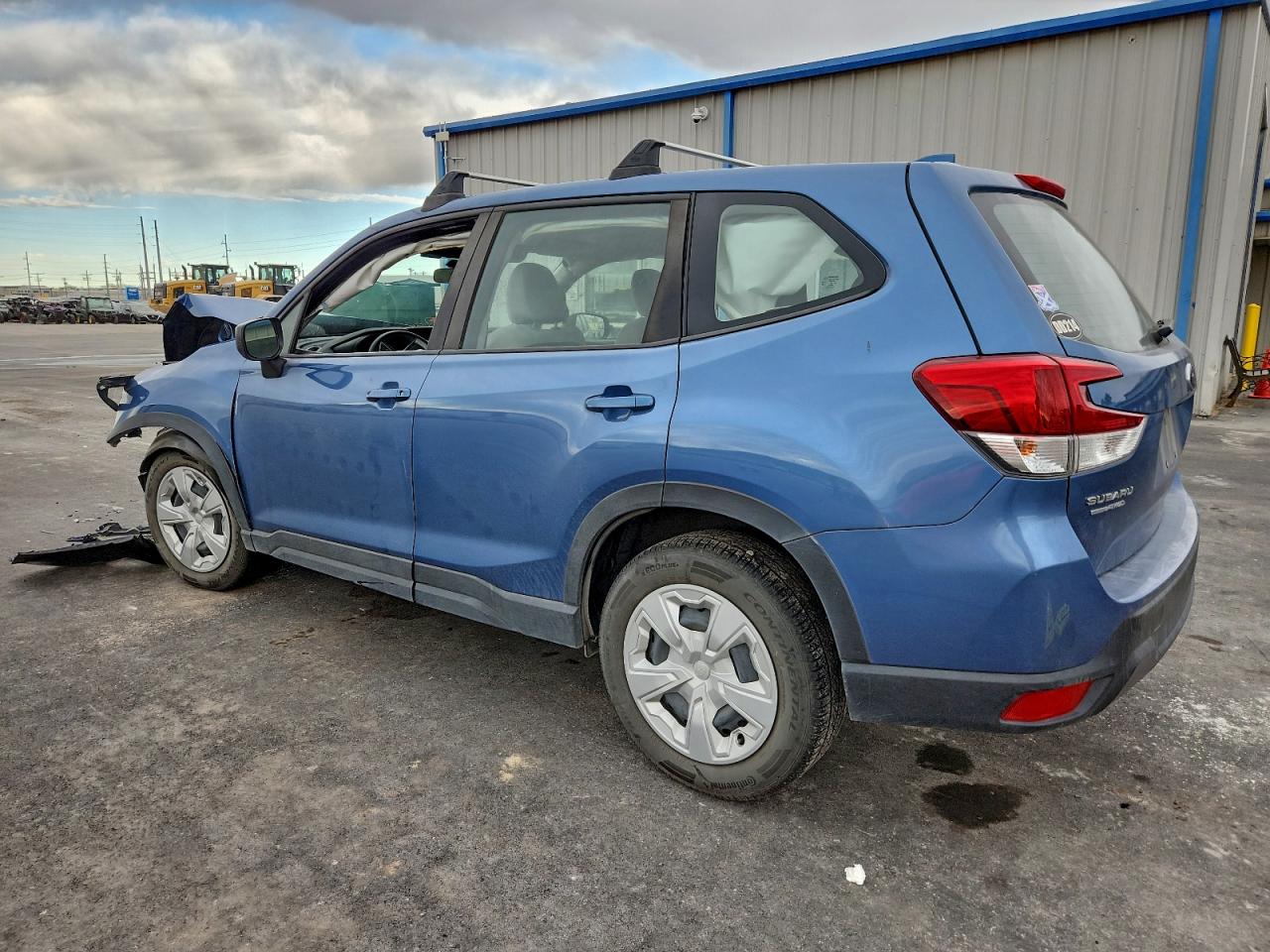 2022 SUBARU FORESTER photo 2