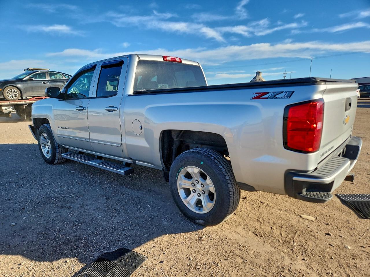 2018 CHEVROLET SILVERADO K1500 LT photo 2