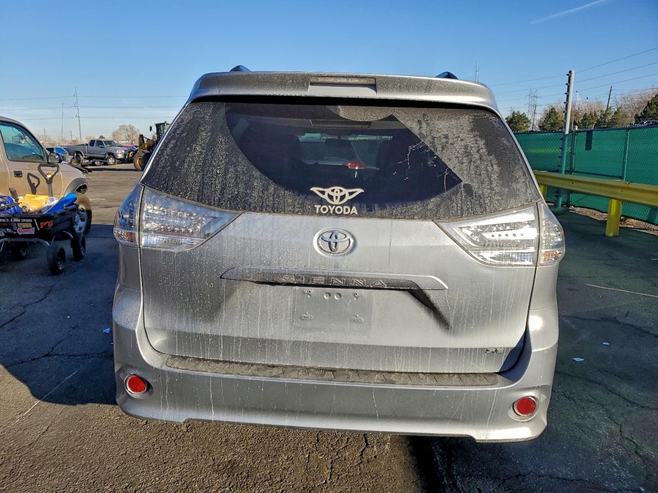 2017 TOYOTA SIENNA SE photo 11