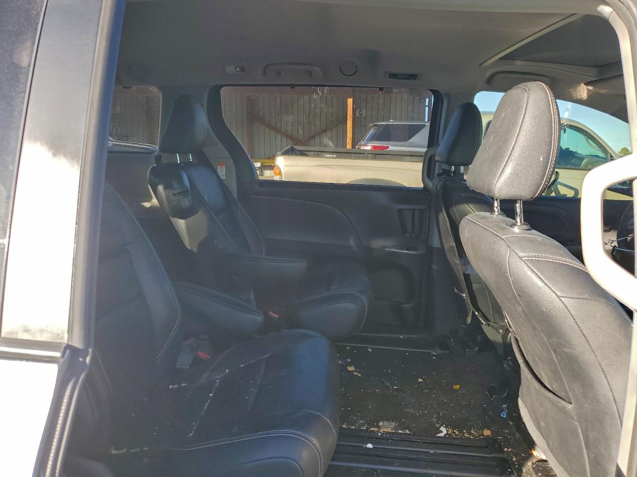 2017 TOYOTA SIENNA SE photo 21