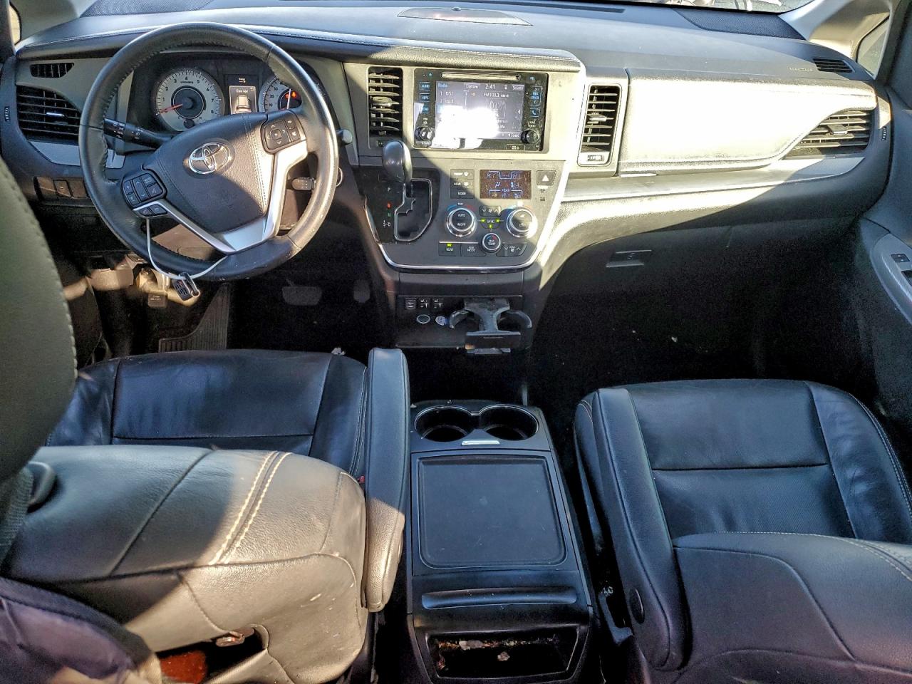 2017 TOYOTA SIENNA SE photo 15