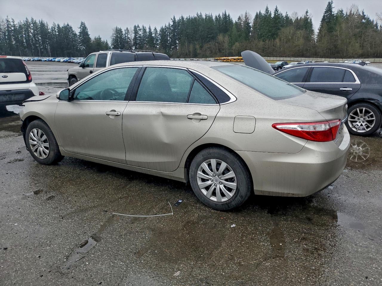 2016 TOYOTA CAMRY LE photo 5