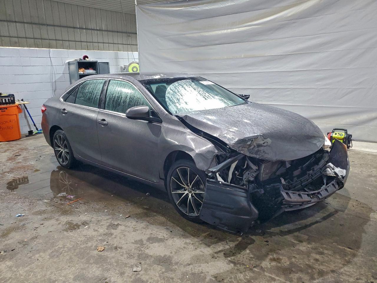 2015 TOYOTA CAMRY LE photo 4