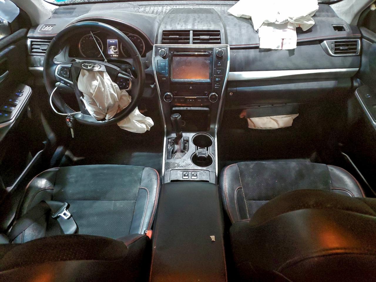 2015 TOYOTA CAMRY LE photo 8