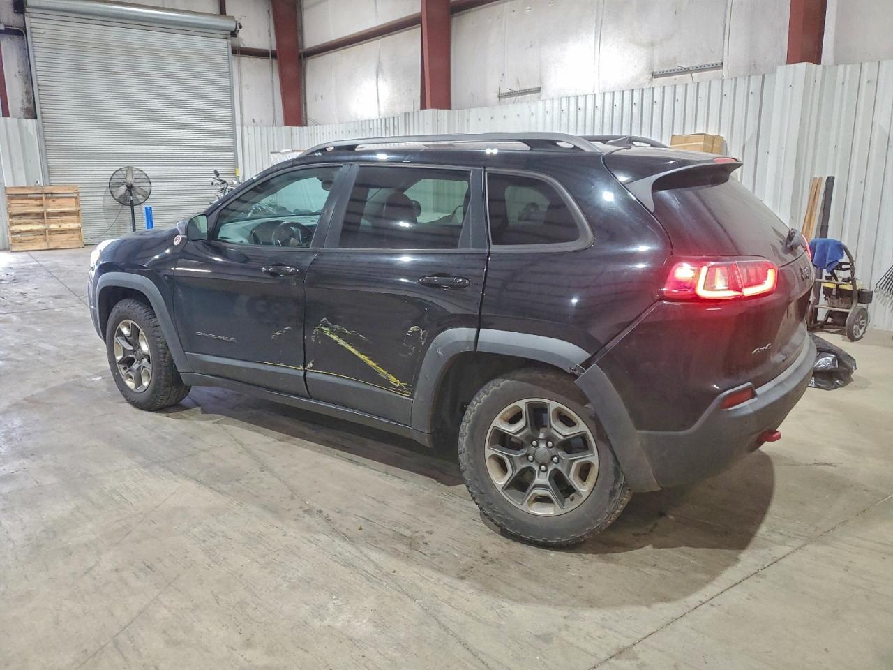 2019 JEEP CHEROKEE TRAILHAWK photo 2