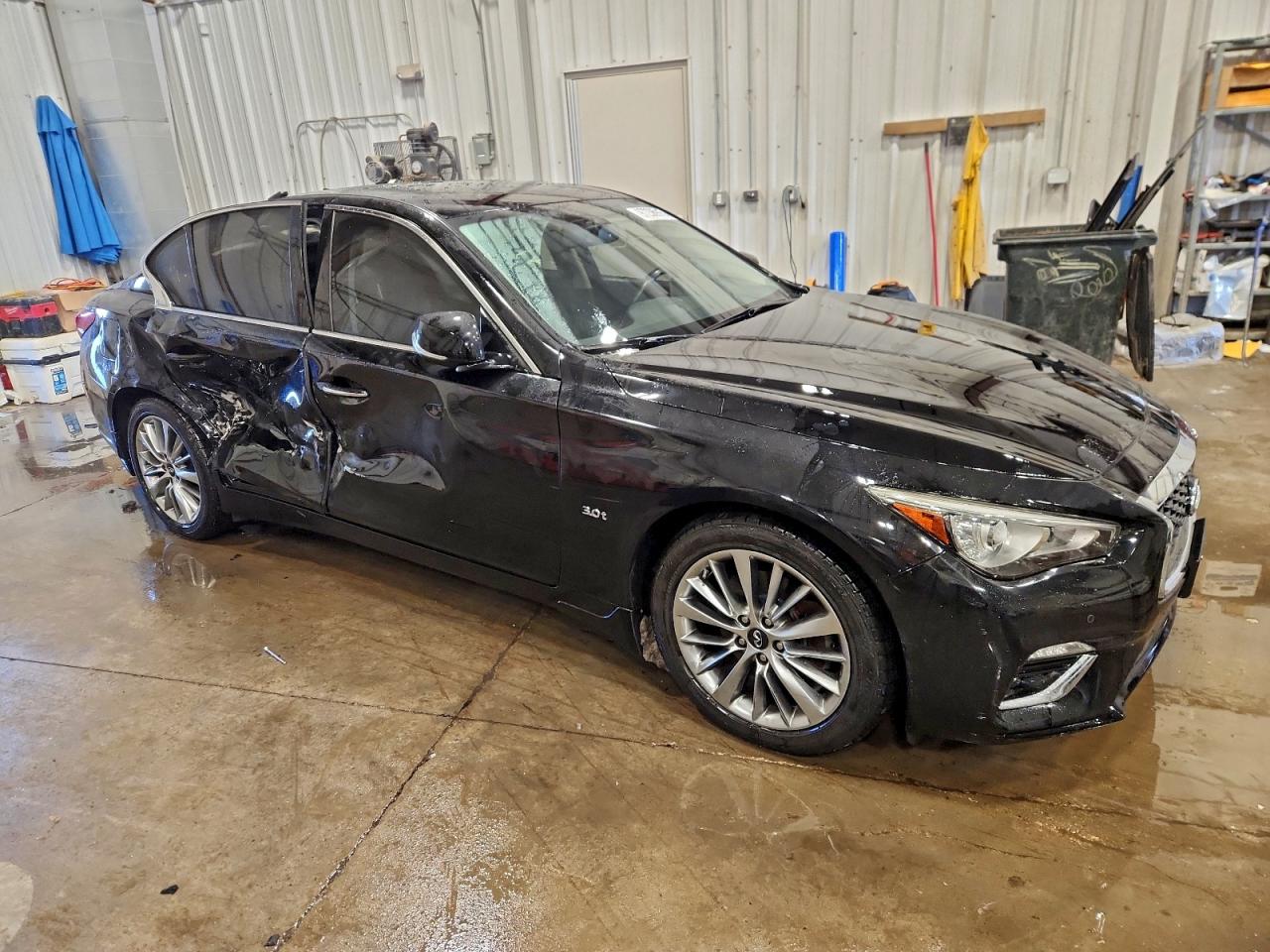 2018 INFINITI Q50 LUXE photo 4