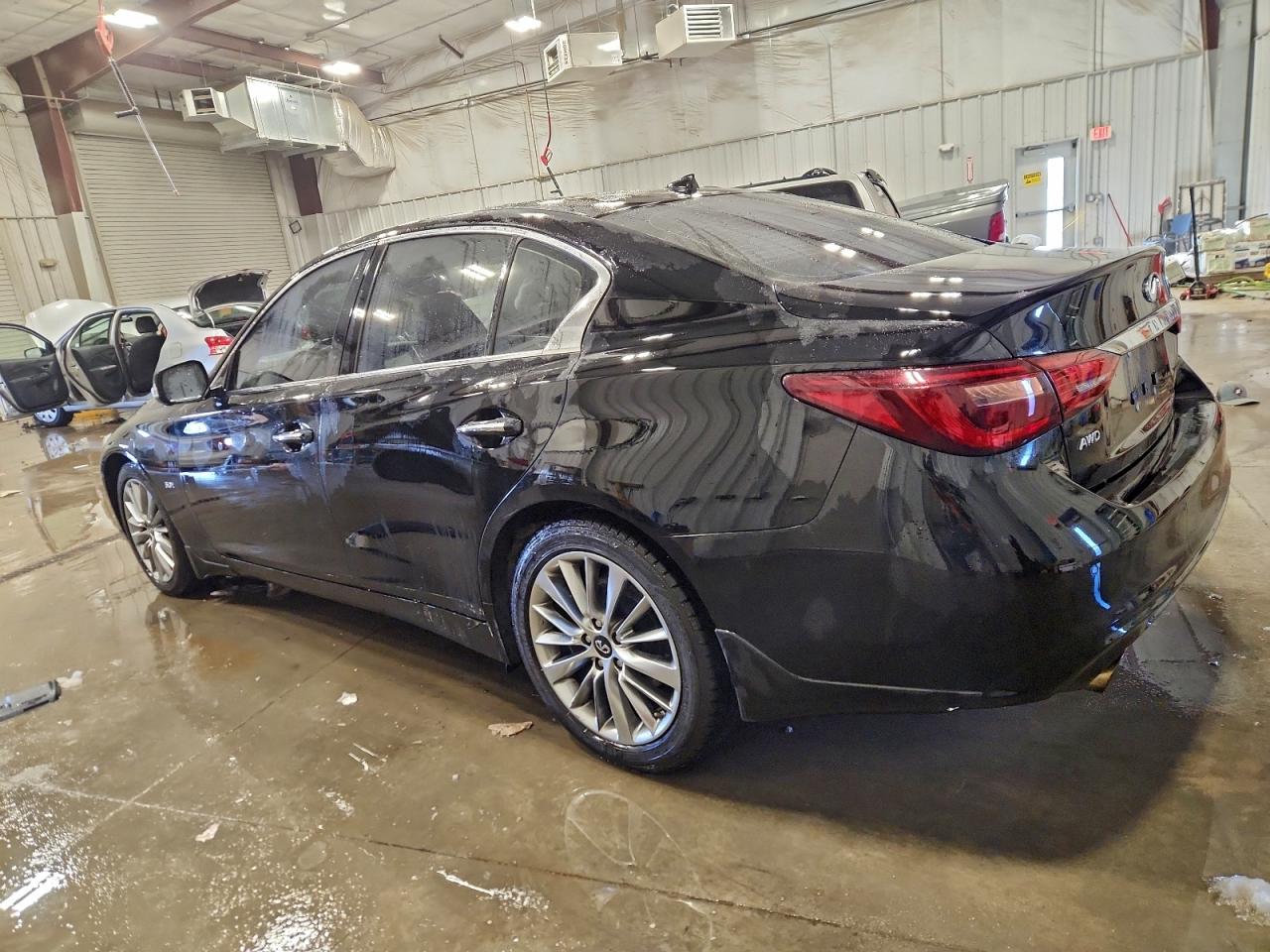 2018 INFINITI Q50 LUXE photo 2