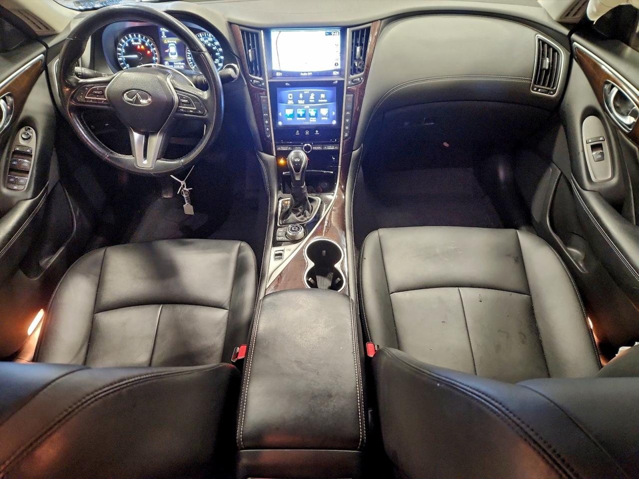 2018 INFINITI Q50 LUXE photo 8