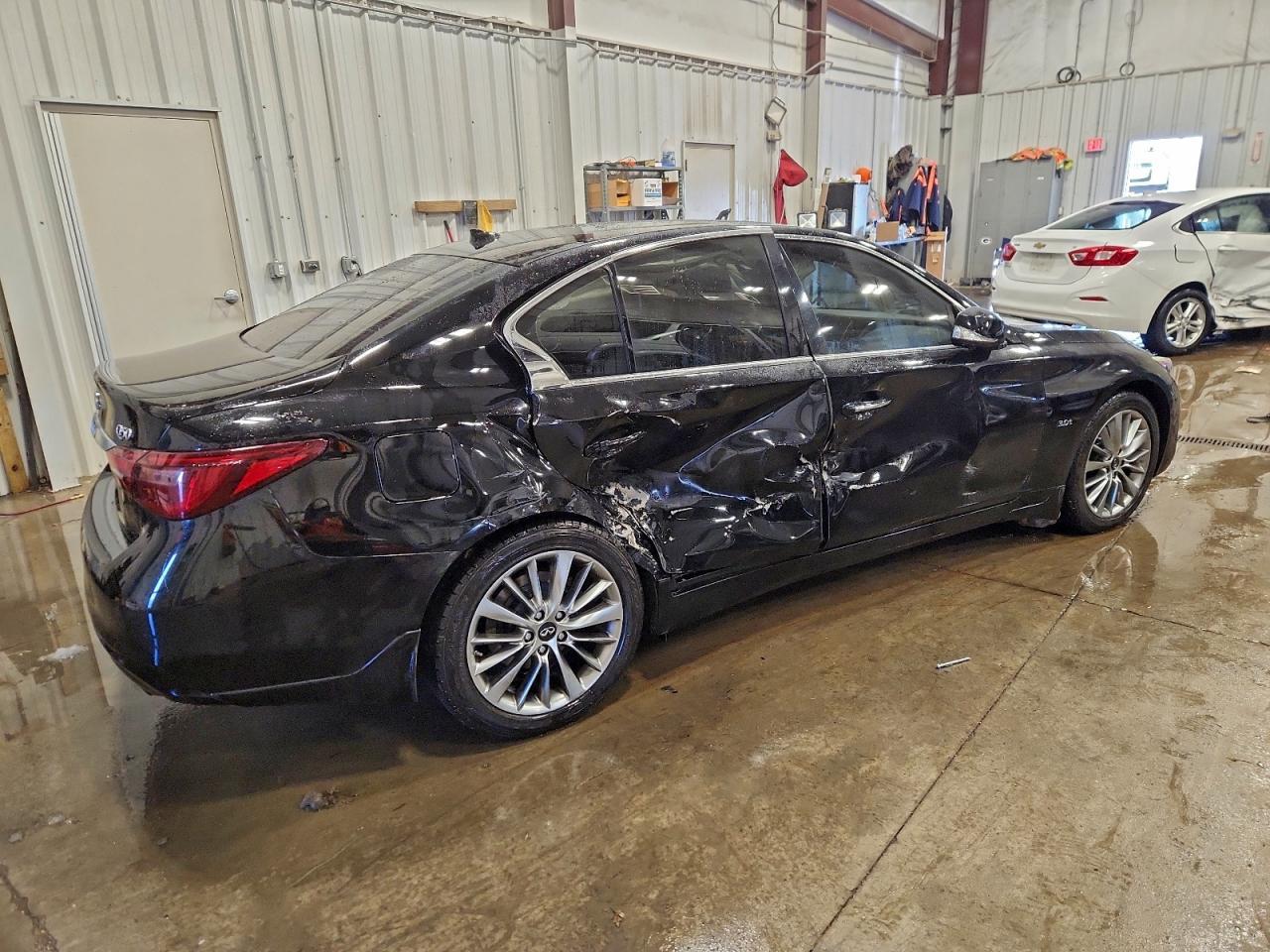 2018 INFINITI Q50 LUXE photo 3