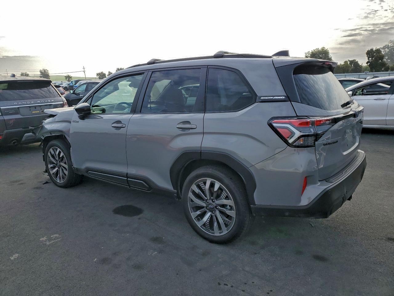 2025 SUBARU FORESTER TOURING photo 4