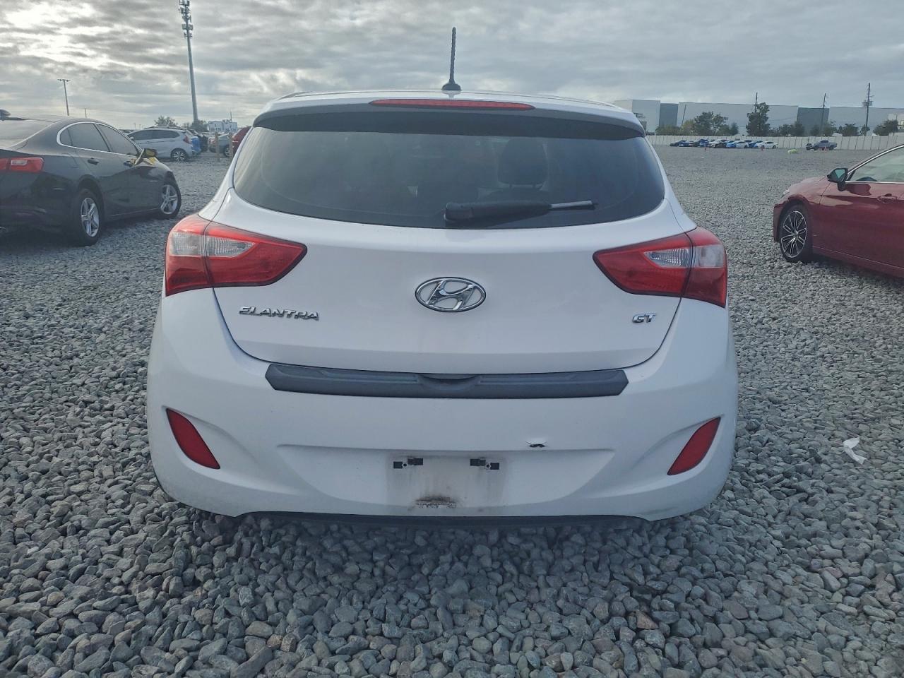 2016 HYUNDAI ELANTRA GT photo 11