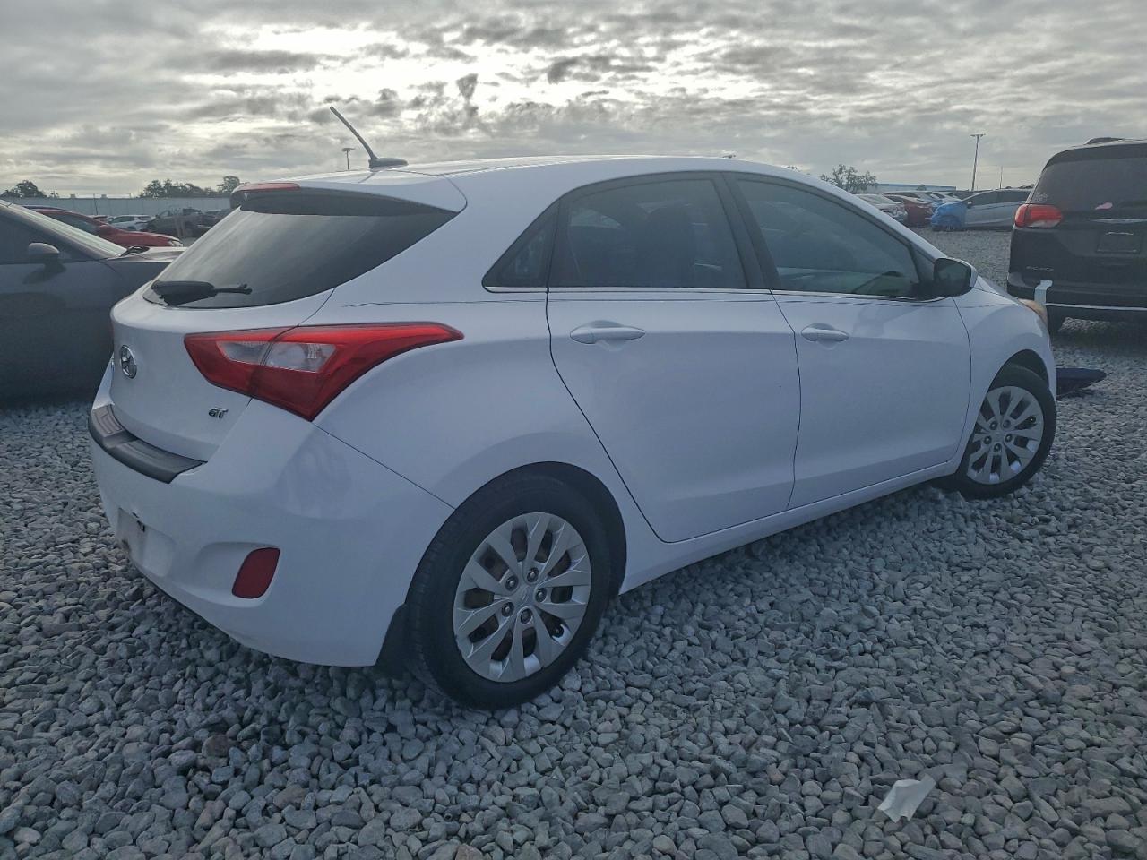 2016 HYUNDAI ELANTRA GT photo 5