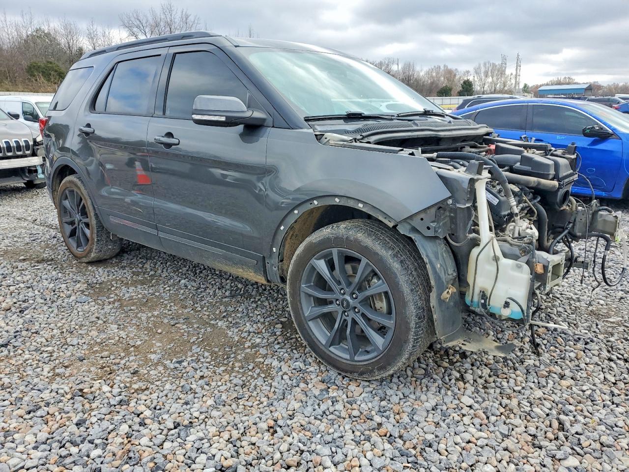 2018 FORD EXPLORER XLT photo 4