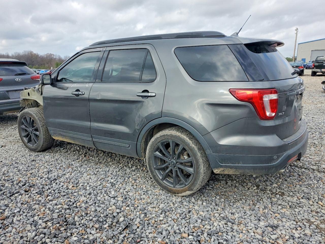 2018 FORD EXPLORER XLT photo 2