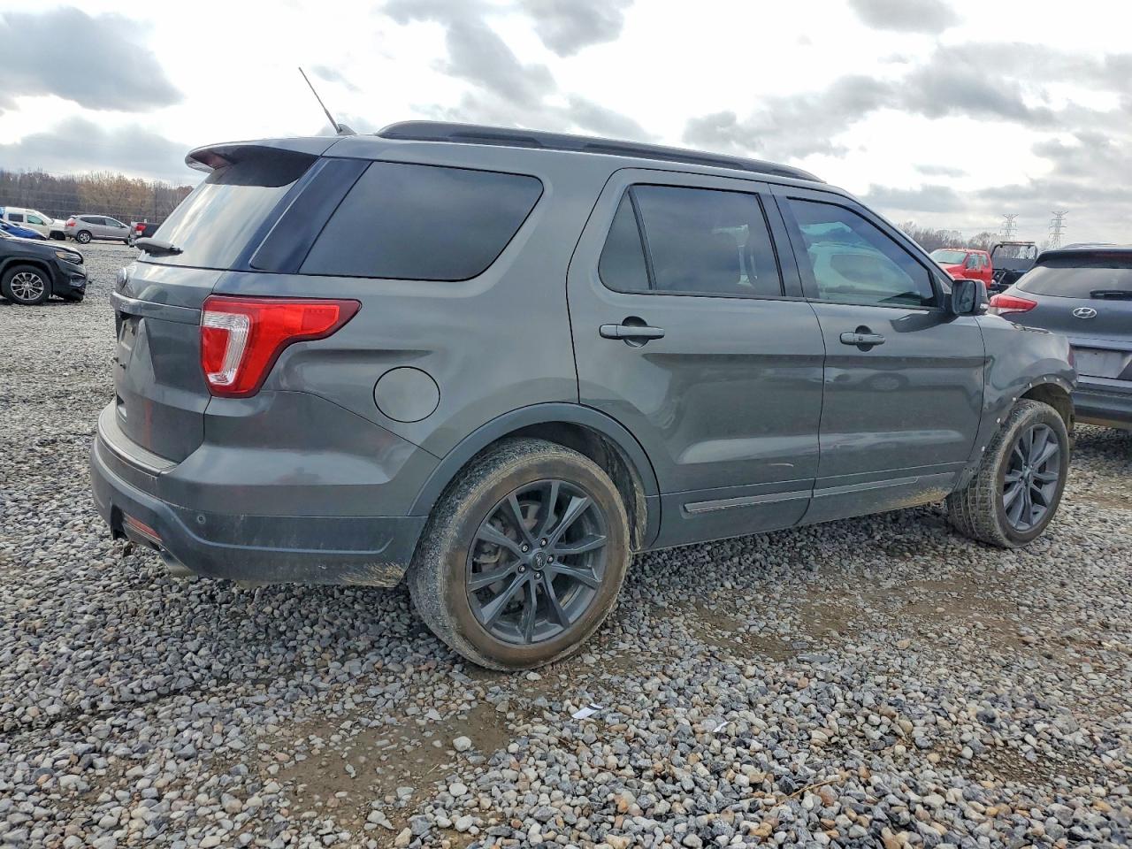 2018 FORD EXPLORER XLT photo 3