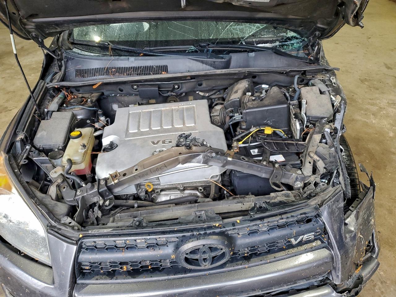 2011 TOYOTA RAV4 photo 12