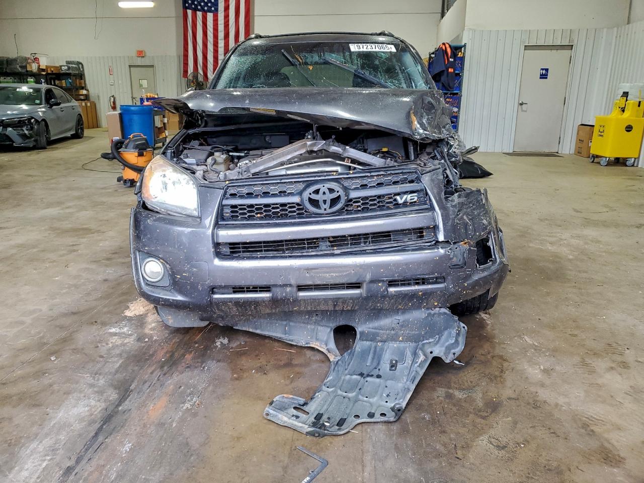 2011 TOYOTA RAV4 photo 5