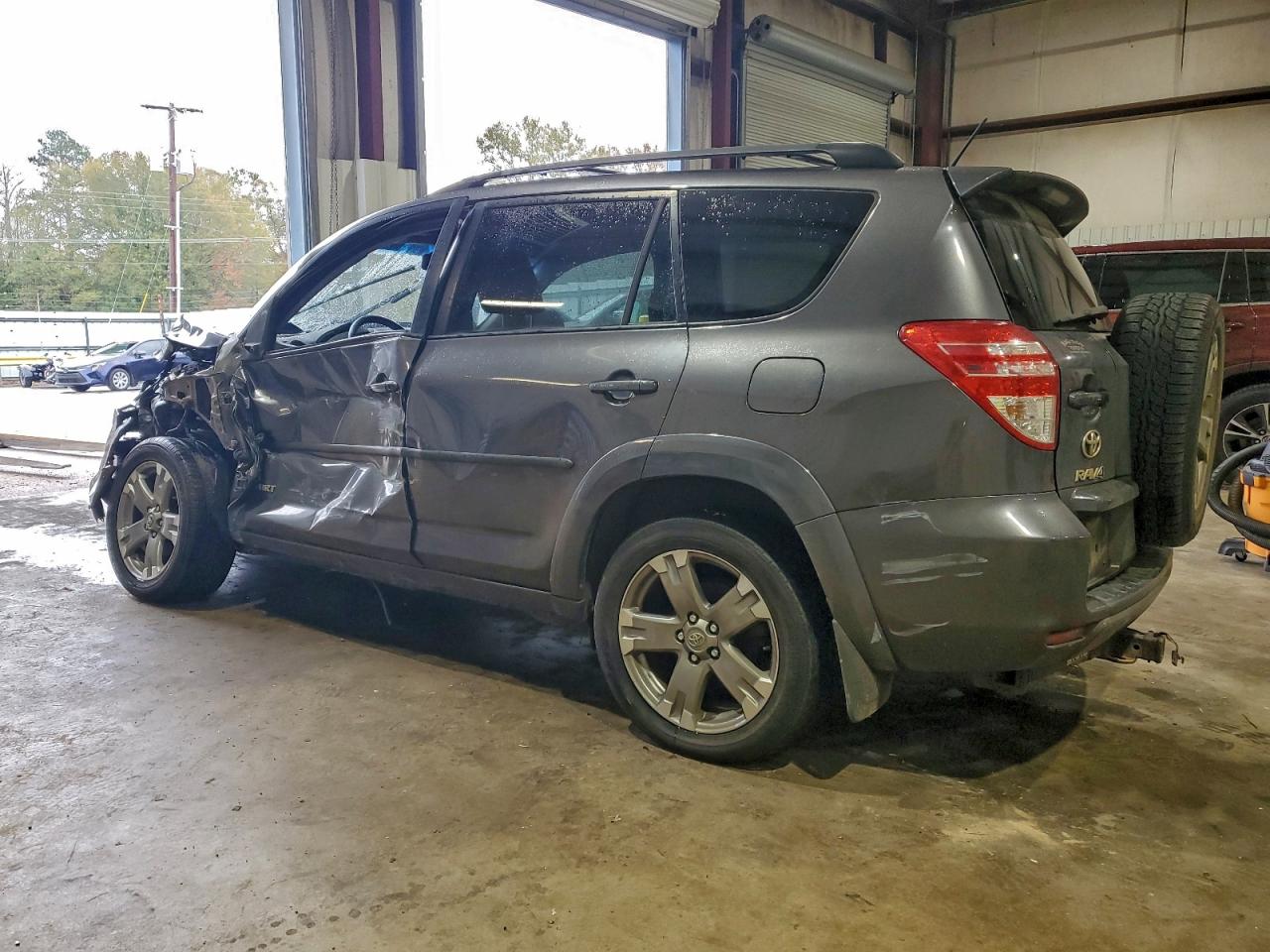 2011 TOYOTA RAV4 photo 2