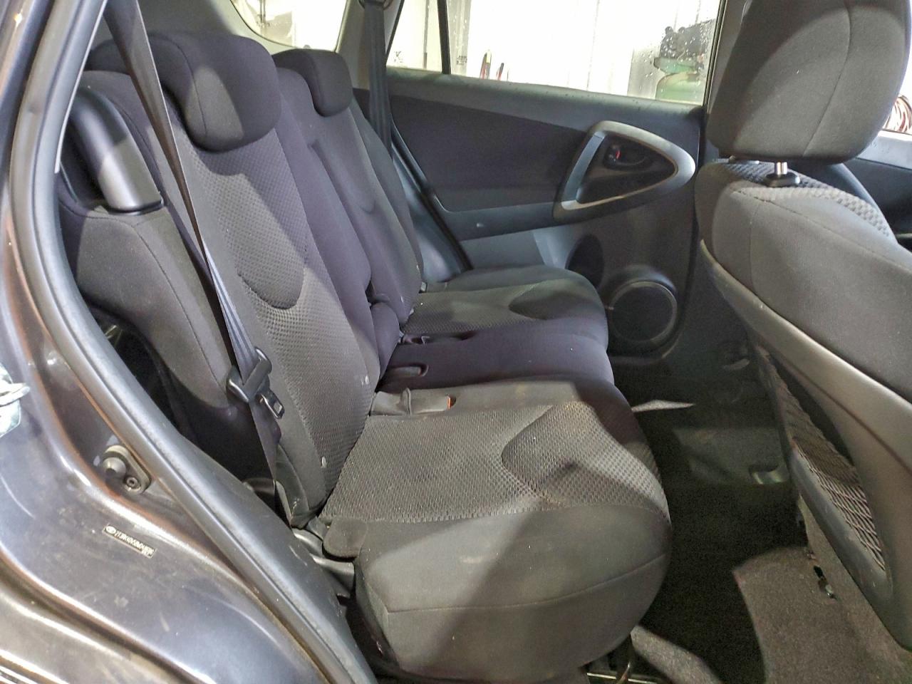 2011 TOYOTA RAV4 photo 11