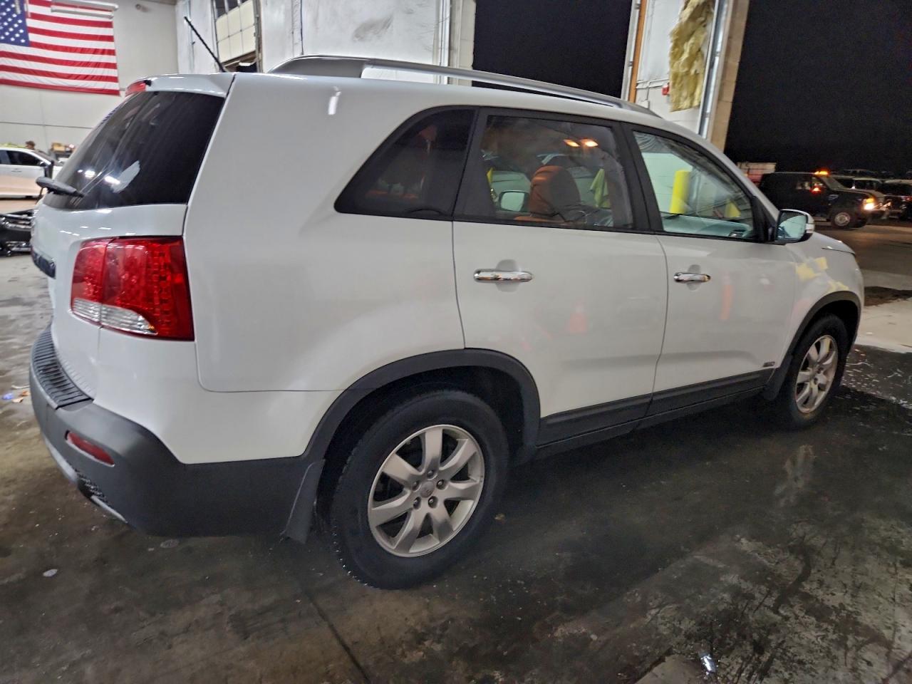 2013 KIA SORENTO LX photo 3