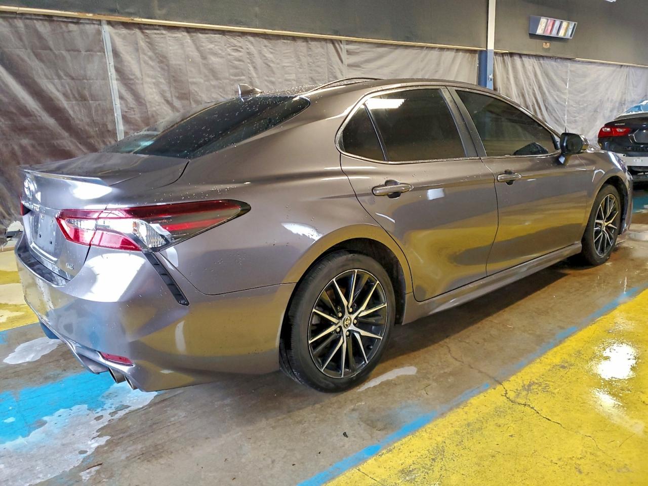 2022 TOYOTA CAMRY SE photo 3