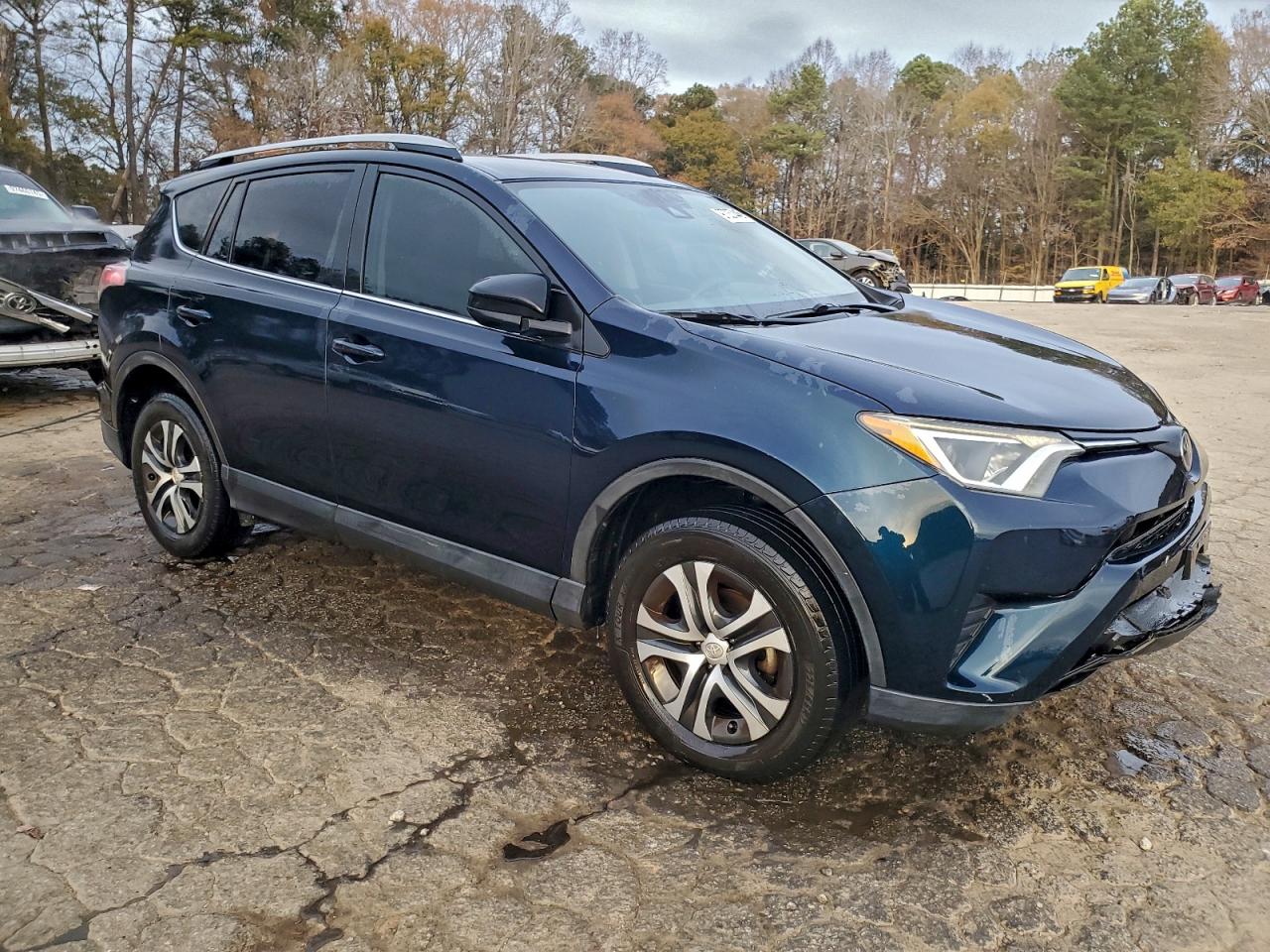 2017 TOYOTA RAV4 LE photo 4