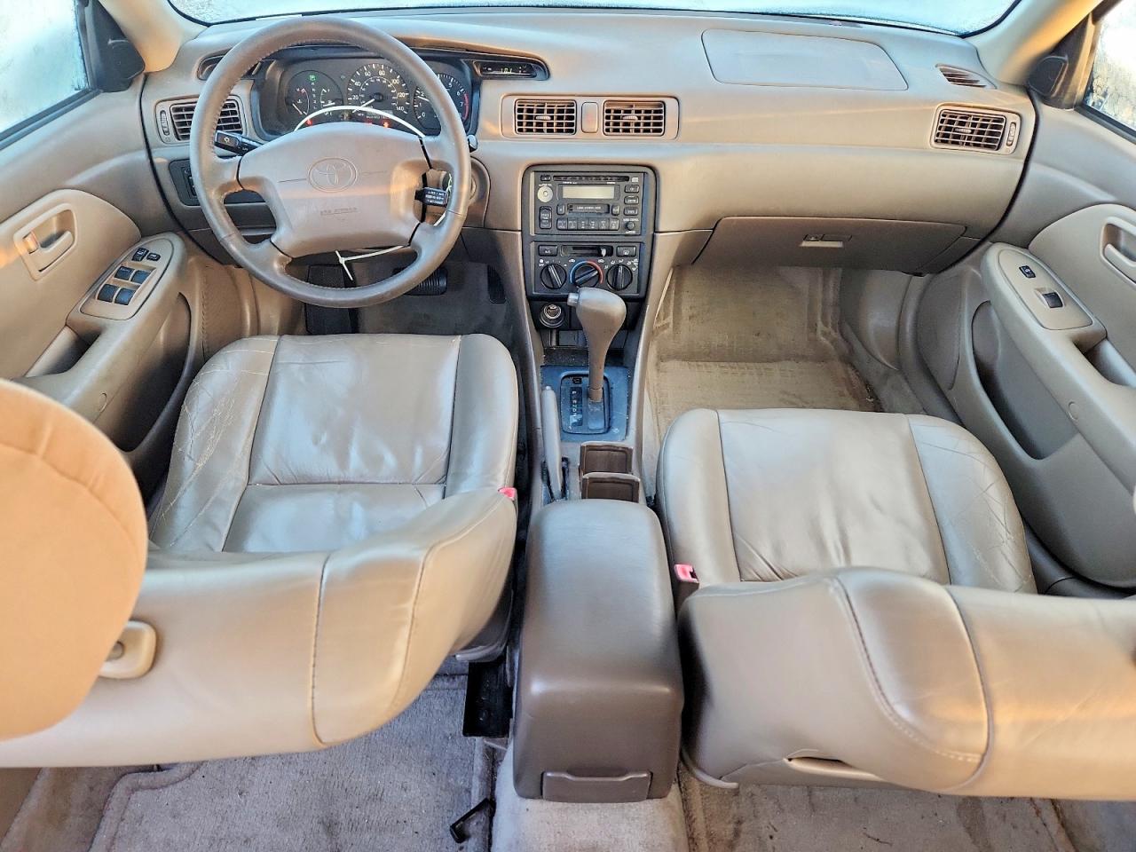 1999 TOYOTA CAMRY LE photo 8
