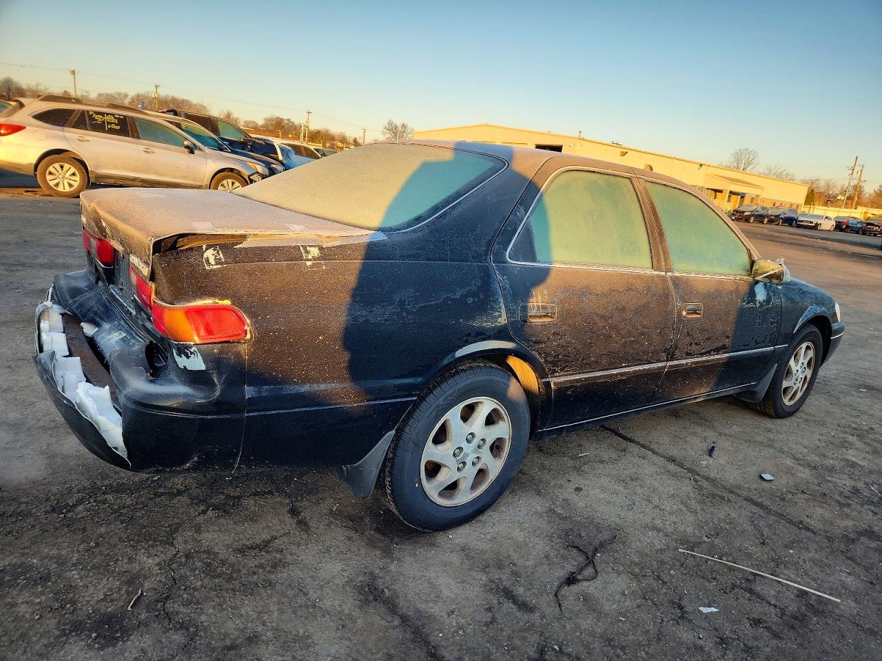 1999 TOYOTA CAMRY LE photo 3