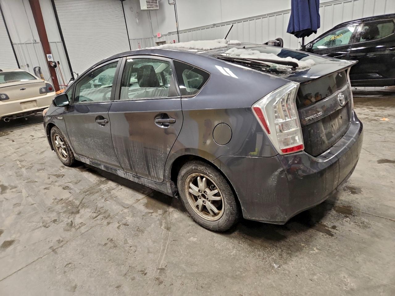 2010 TOYOTA PRIUS photo 2
