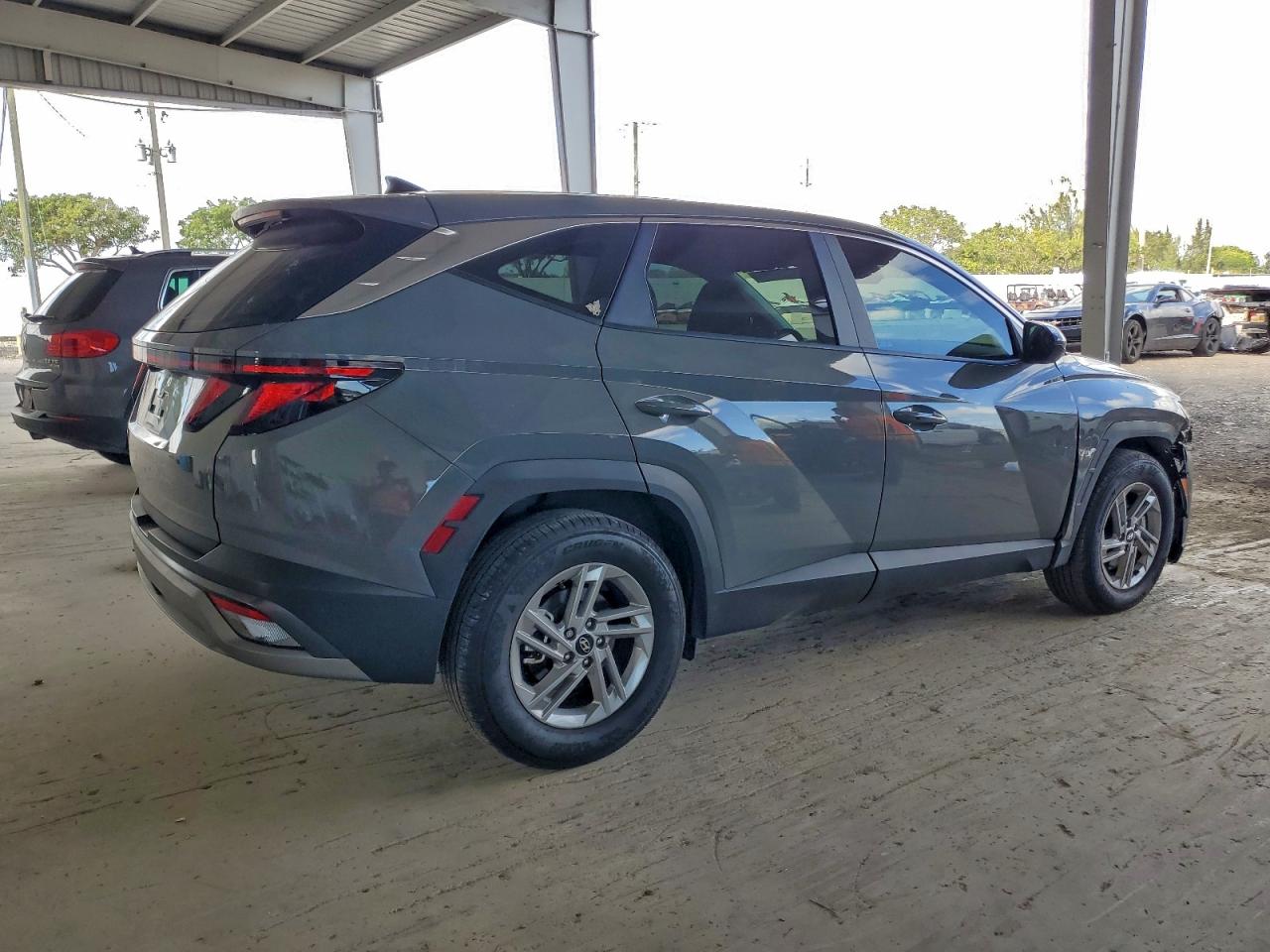 2025 HYUNDAI TUCSON SE photo 3