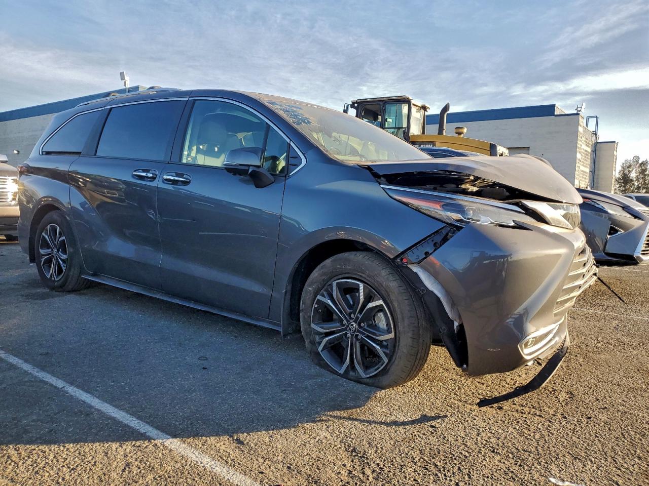 2025 TOYOTA SIENNA LIMITED photo 4