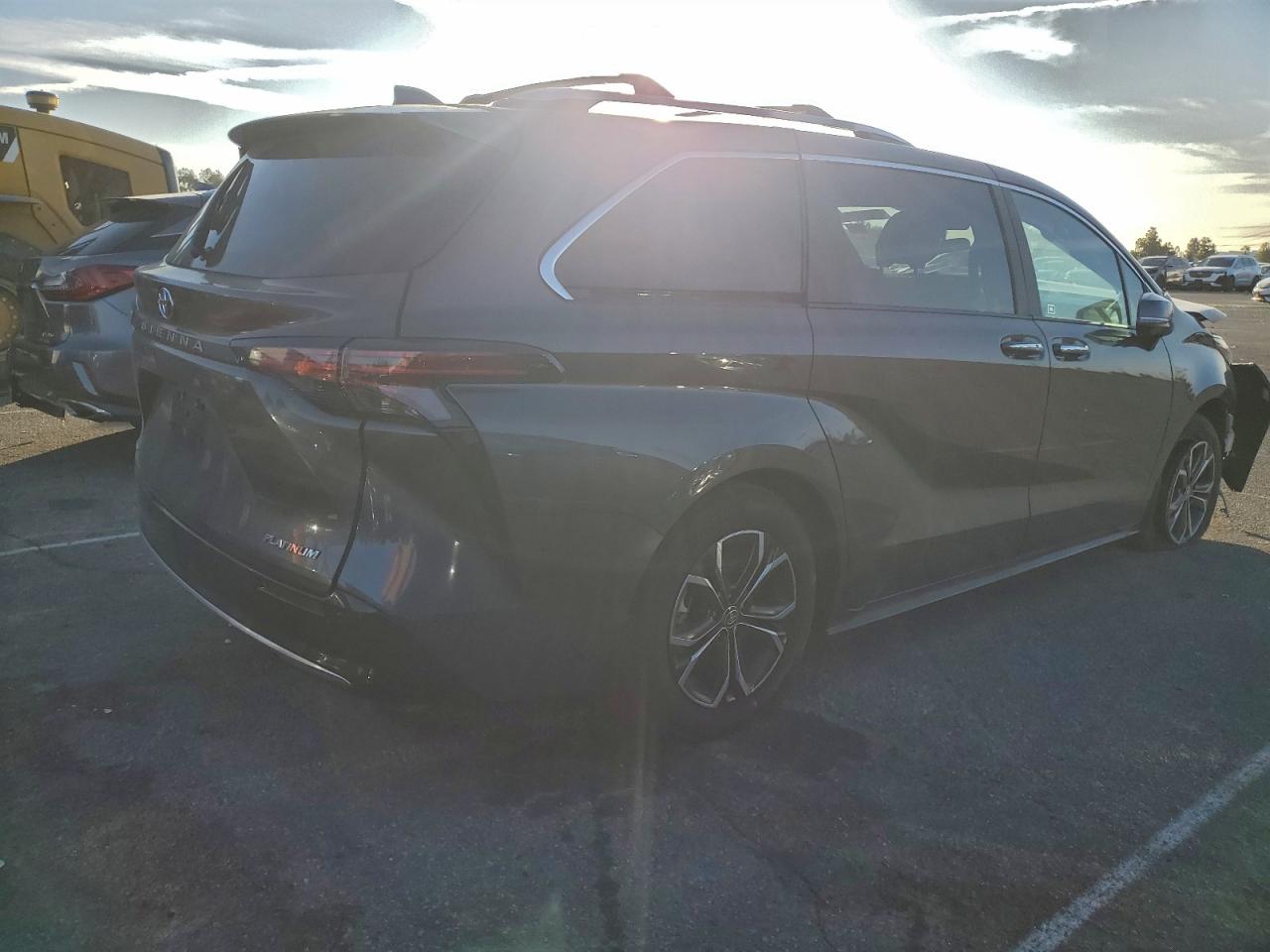 2025 TOYOTA SIENNA LIMITED photo 3