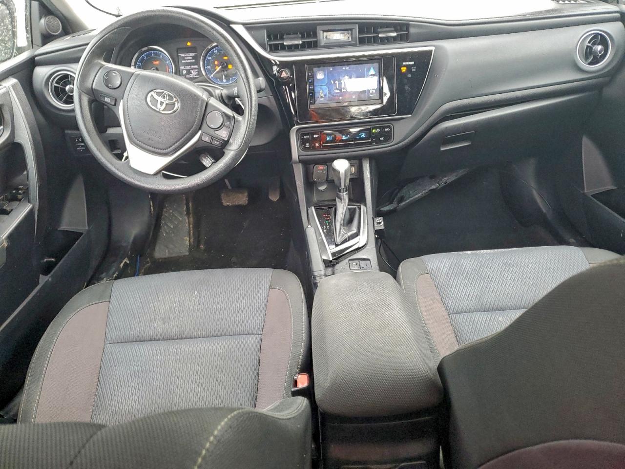 2017 TOYOTA COROLLA LE photo 8