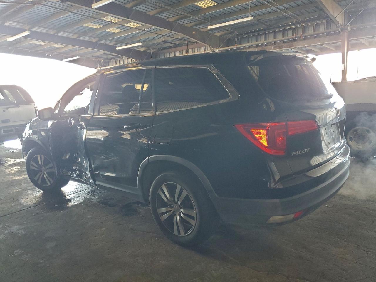 2016 HONDA PILOT EX photo 2