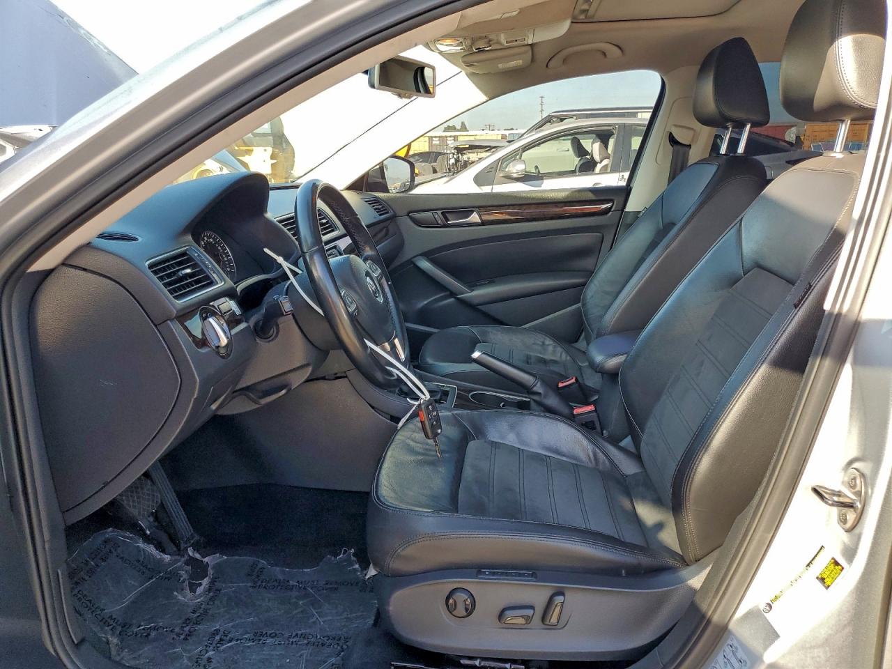 2014 VOLKSWAGEN PASSAT SEL photo 19