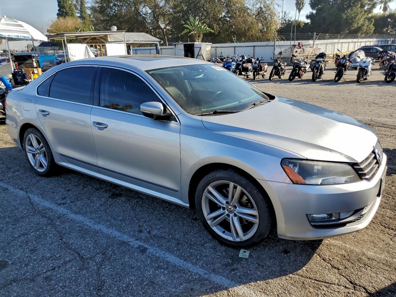 2014 VOLKSWAGEN PASSAT SEL photo 10
