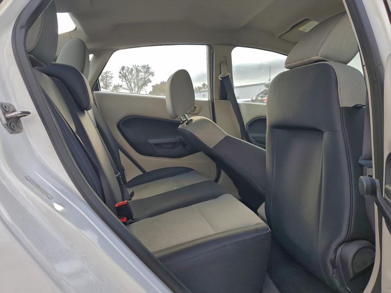 2012 FORD FIESTA S photo 19