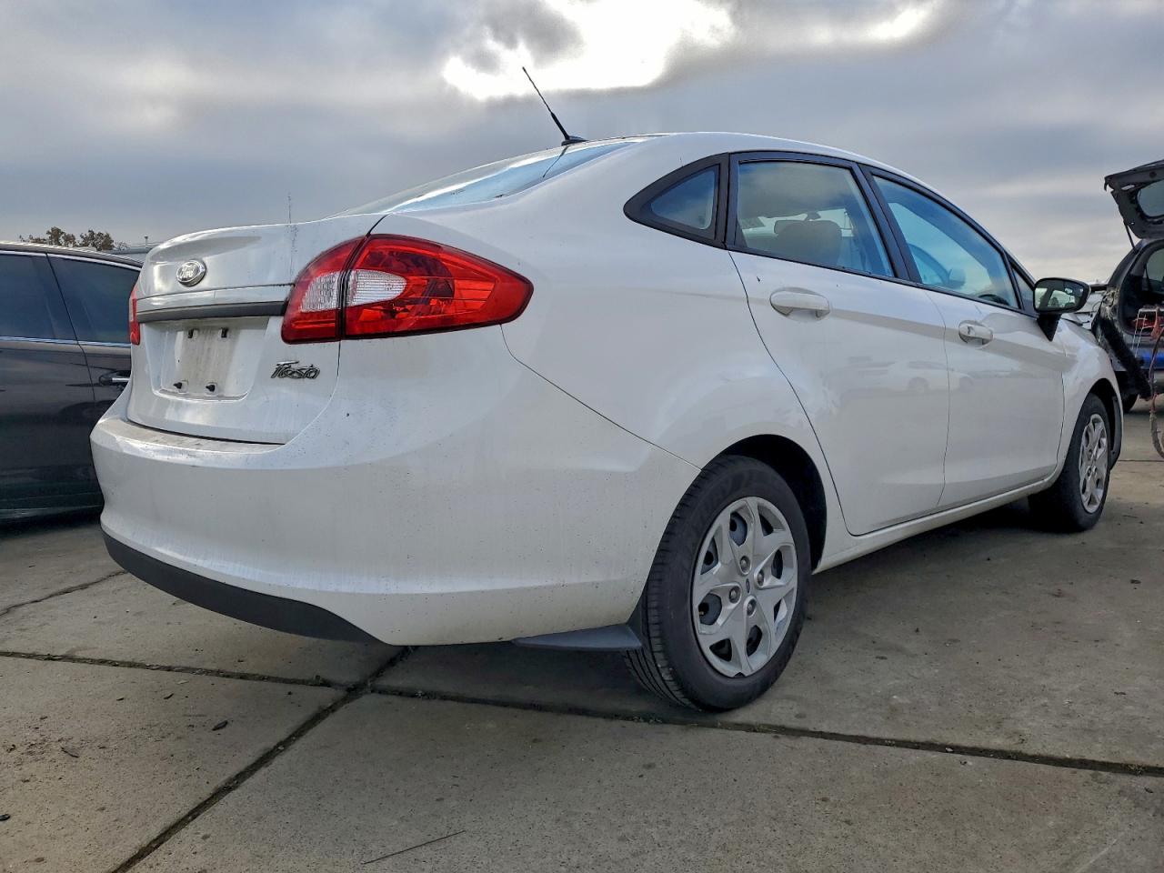 2012 FORD FIESTA S photo 5