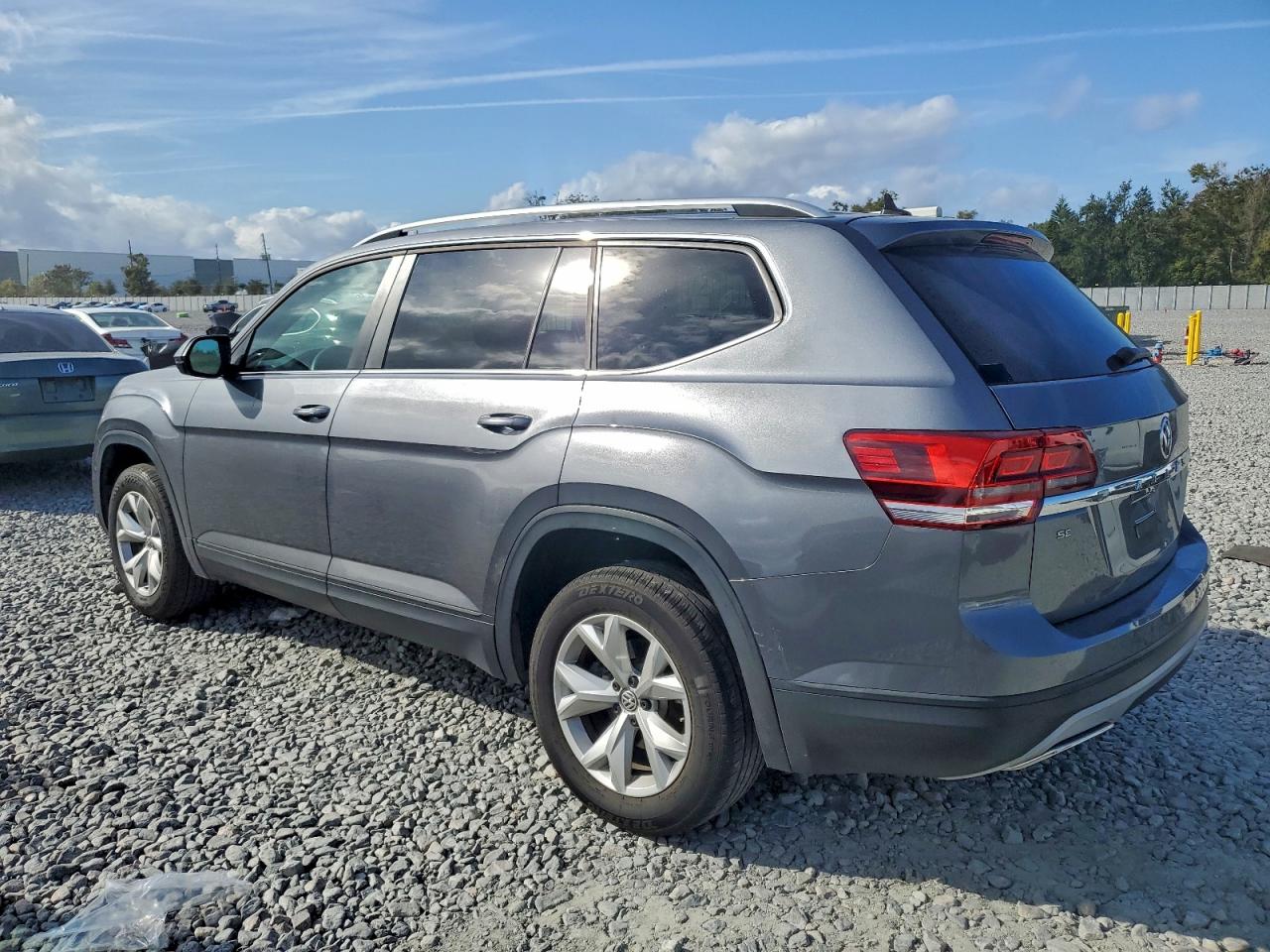 2018 VOLKSWAGEN ATLAS SE photo 2