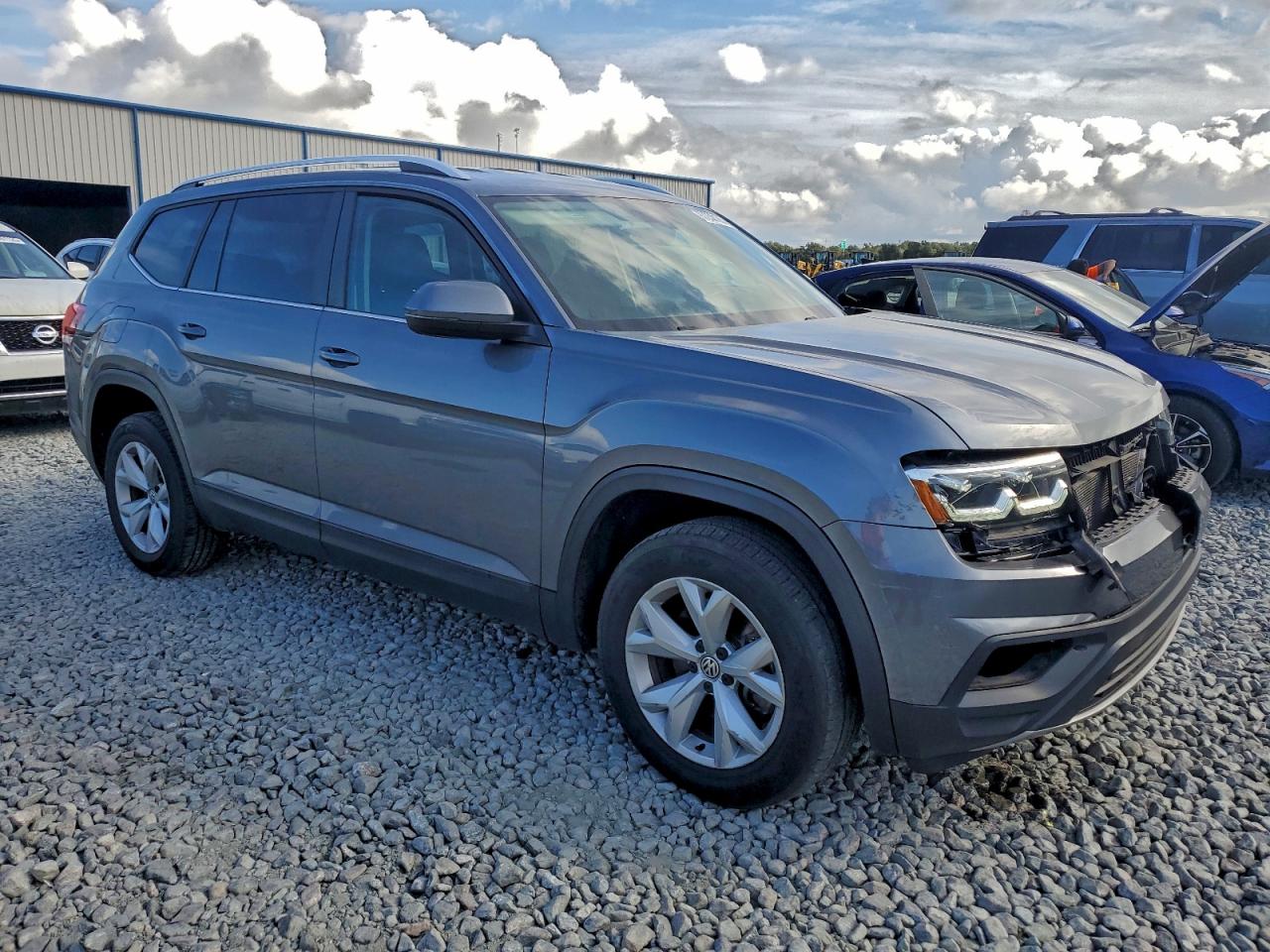 2018 VOLKSWAGEN ATLAS SE photo 4