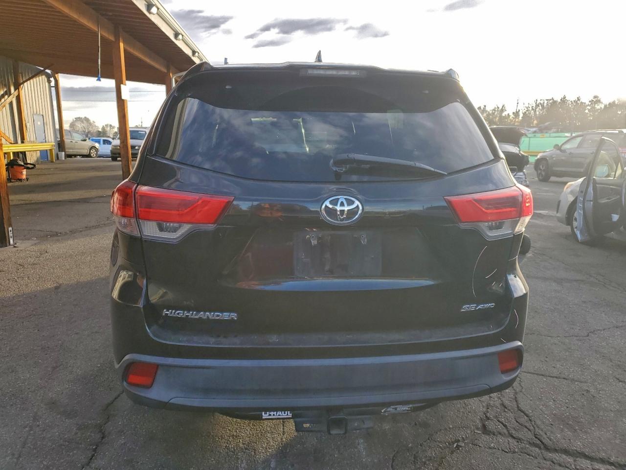 2018 TOYOTA HIGHLANDER SE photo 6
