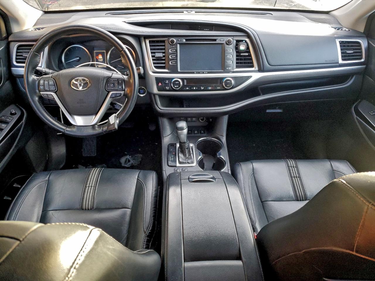 2018 TOYOTA HIGHLANDER SE photo 8